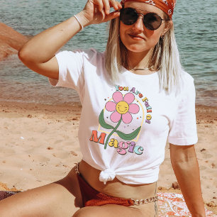 あなたは魔法、良い雰囲気のレトロデイジーギフトでいっぱいである Tシャツ