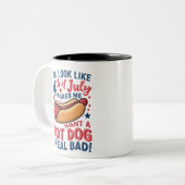 あなたは7月4日に見えると私はホットドッグが欲しい ツートーンマグカップ (正面左)