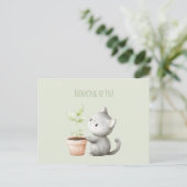 あなたを想う植物を持つ庭の猫 ポストカード (スタンド正面)