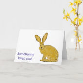 「あなたを愛するウサギがいる イースターの名言」 カード (黄色い花)