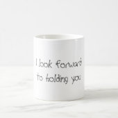 あなたを抱きしめるのを楽しみにしているよ、マグ コーヒーマグカップ (中央)