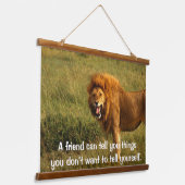 あなたを見ているフィールドのライオン 吊り下げ型タペストリー (傾斜あり)