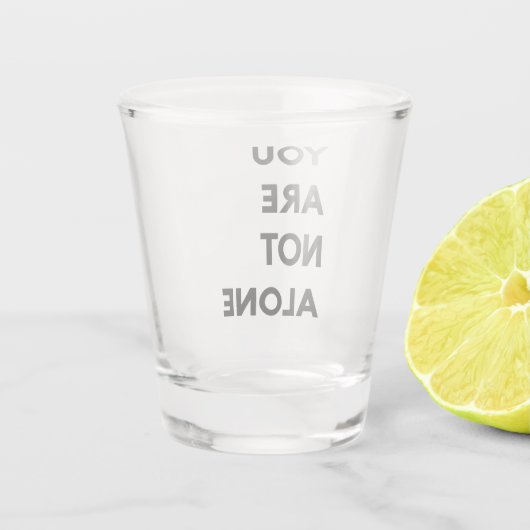 あなたモダンは一人の動機引用文ギフトではない ショットグラス (裏面)
