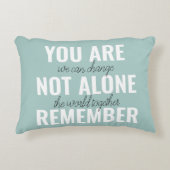 あなた一人ではないインスピレーションミントを覚えている アクセントクッション (正面)