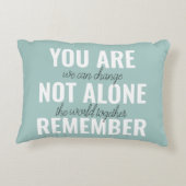 あなた一人ではないインスピレーションミントを覚えている アクセントクッション (裏面)