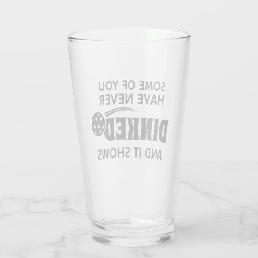 あなた方の何人かは一度も夕食を食べたことがなく、それが示している タンブラーグラス (裏面)