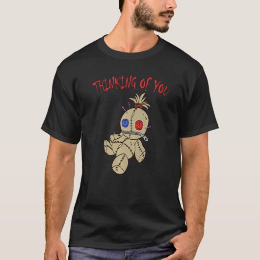 あなた考えのブードゥー人形ウィッチクラフト魔法の人形 Tシャツ (正面)