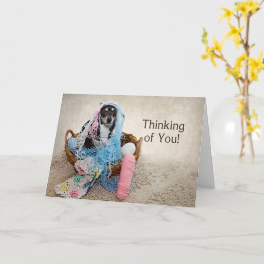 あなた考えの – ユーモア – 糸で絡まった犬 カード (黄色い花)