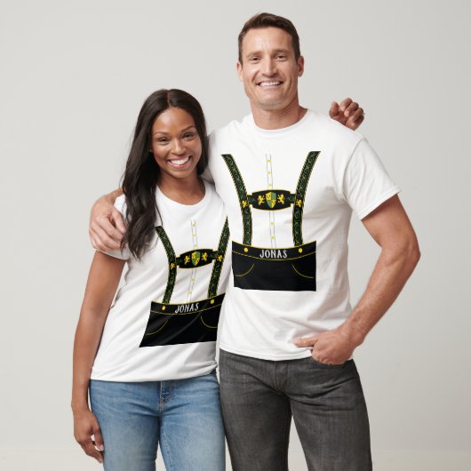 あなた自身のおもしろいなハーフパンツのオクトーバーフェストを作成して下さい Tシャツ (ユニセックス)