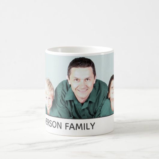 あなた自身のカスタムな家族写真を作成して下さい コーヒーマグカップ (中央)
