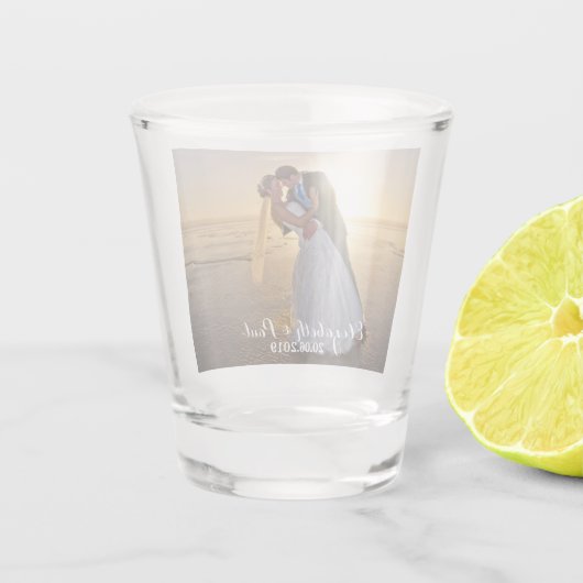 あなた自身のカスタムな結婚式の写真を作成して下さい ショットグラス (裏面)