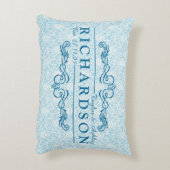 あなた自身のダマスク織の結婚記念日のモノグラムを作って下さい アクセントクッション (裏面(縦))
