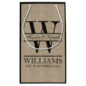 あなた自身のバーラップのロゴ記念日のモノグラムを作成して下さい スモールペーパーバッグ (裏面)