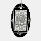 あなた自身の楕円形のオーナメントの黒フレームを作成して下さい セラミックオーナメント (右)
