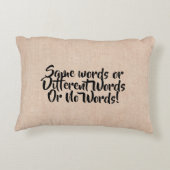 あなた自身の言葉、私の言葉、ベージュの文字 アクセントクッション (裏面)