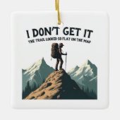 あの歩道がこんなに平らなハイキングに見えるとは思えない セラミックオーナメント (正面)