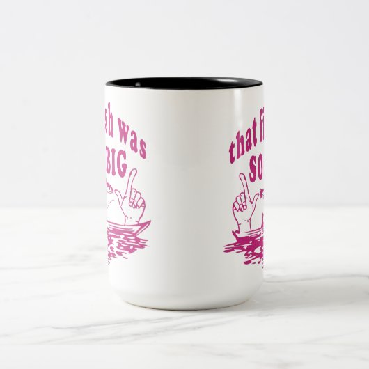 あの魚はとても大きかった-おもしろい魚釣り引用文 ツートーンマグカップ (中央)
