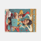 あまりにも多くの労働 – レトロフェミニストタイヤデザイン フリースブランケット (正面(横))