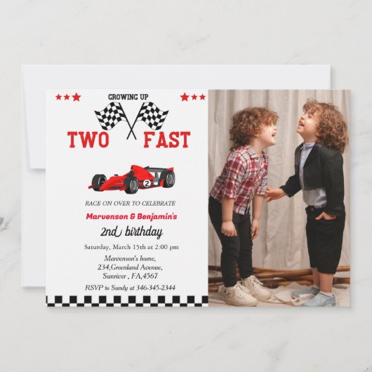 あまりにも速いレースカーの双子の男の子2nd誕生日i成長 招待状 (正面)
