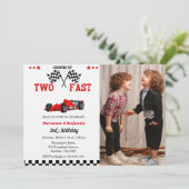 あまりにも速いレースカーの双子の男の子2nd誕生日i成長 招待状 (スタンド正面)