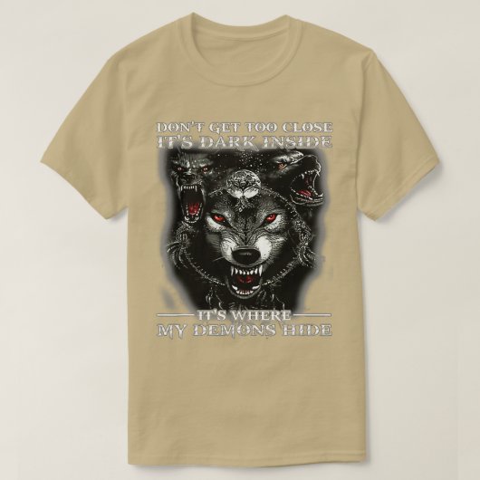 あまり近づかないで中が暗い私の場所 Tシャツ (デザイン正面)