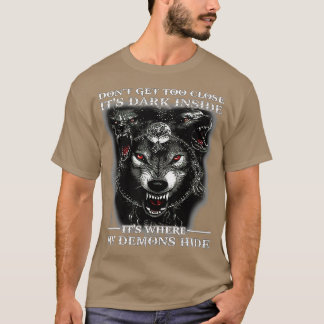 あまり近づかないで中が暗い私の場所 Tシャツ