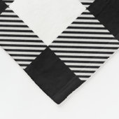 あや織りが付いている白黒のバッファローの格子縞 フリースブランケット (角)