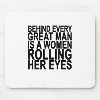 あらゆるすばらしい人の後ろで彼女の目を転がっている女性はです マウスパッド
