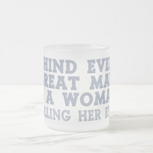 あらゆる人の後ろで襲います-スタイルを選んで下さい フロストグラスマグカップ (中央)