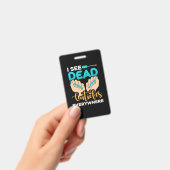 あらゆる場所にキューティクルが見える バッジ (手持ち)