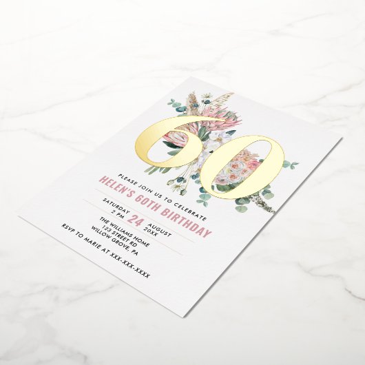 あらゆる年齢に対応したエレガントでモダンなダスティローズの花  箔招待状 (回転した状態)