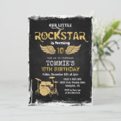 あらゆる年齢 - ロックスター ドラムセット 誕生日招待状 招待状 (スタンド正面)