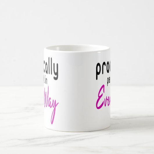 あらゆる点で実質的に完璧である コーヒーマグカップ (中央)