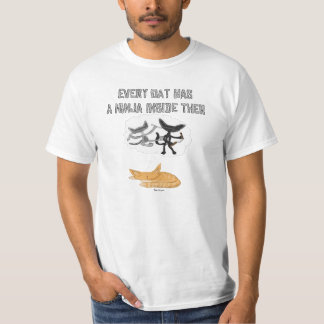 あらゆる猫にそれらの中の忍者があります Tシャツ