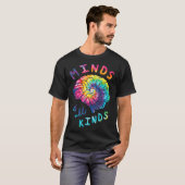 あらゆる種類の心ニューロダイバーシティ絞り染め自閉症 Tシャツ (正面フル)