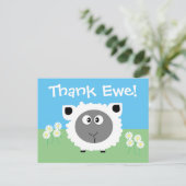 ありがとうパーソナライズされたかわいい羊おもしろいデイジー ポストカード (スタンド正面)