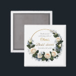 ありがとう白いバラ&青い赤ちゃんの息 マグネット<br><div class="desc">ベビーの息の繊細な白いバラと風通しの霧が優雅なフローラ来リースで一緒に、ブライダルシャワー製品に柔らかくロマンチックな魅力を追加するのに最適。このエレガントリースデザインは、招待状、サンキューカード、メッセージカード、またはデコに最適で、新鮮でタイムレスな優しい音を設定すフェミニンる感じ。春や庭をテーマにしたシャワーに最適な、このフローラリースは、咲く愛と甘い新しい始まりの美しいを捉え、お祝いのすべての詳細を特別な特別感じなものにする。</div>