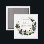 ありがとう白いバラ&青い赤ちゃんの息 マグネット<br><div class="desc">ベビーの息の繊細な白いバラと風通しの霧が優雅なフローラ来リースで一緒に、ブライダルシャワー製品に柔らかくロマンチックな魅力を追加するのに最適。このエレガントリースデザインは、招待状、サンキューカード、メッセージカード、またはデコに最適で、新鮮でタイムレスな優しい音を設定すフェミニンる感じ。春や庭をテーマにしたシャワーに最適な、このフローラリースは、咲く愛と甘い新しい始まりの美しいを捉え、お祝いのすべての詳細を特別な特別感じなものにする。</div>