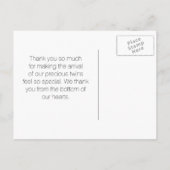 ありがとう赤ちゃんシャワー双子の男の子の足跡 案内ポストカード (裏面)