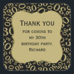 ありがとう： 30th Birthday Black/金ゴールド番号模様 スクエアシール<br><div class="desc">提供されたテンプレートを使用して、文字の任意のパーソナライズを容易に行う。この数値デザインは、金ゴールドと、様々なサイズと角度で繰り返されるマイルストーン番号30を持つ黒い乱数パターンを有する。テキストの中央に金ゴールドブラケットの形状がある。「30歳の誕生日素晴らしパーティーに感謝す来る」ということわざのアイディアや、30歳の節目の節目のすべての行事の場祝合は30歳。</div>