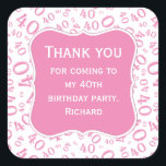 ありがとう： 40th Birthday Pink/White Pattern スクエアシール<br><div class="desc">提供されたテンプレートで文字を簡単にパーソナライズ。このデザインはピンクと白の乱数パターンを有し、マイルストーン番号40は様々なサイズと角度で繰り返される。テキストの中央にピンクのブラケットの形状がある。ことわざ素晴らしのアイディア「40歳の誕生日パーティーに来感謝します」または40歳のすべての行事の祝ための。</div>