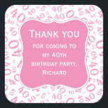 ありがとう： 40th Birthday Pink/White Pattern スクエアシール<br><div class="desc">提供されたテンプレートで文字を簡単にパーソナライズ。このデザインはピンクと白の乱数パターンを有し、マイルストーン番号40は様々なサイズと角度で繰り返される。テキストの中央にピンクのブラケットの形状がある。ことわざ素晴らしのアイディア「40歳の誕生日パーティーに来感謝します」または40歳のすべての行事の祝ための。</div>