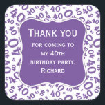 ありがとう： 40th Birthday Purple/White Pattern スクエアシール<br><div class="desc">提供されたテンプレートで文字を簡単にパーソナライズ。このデザインは紫色と白色の乱数模様を持ち、マイルストーン番号40は様々な大きさと角度で繰り返される。テキストの中央に紫色の括弧の形がある。ことわざ素晴らしのアイディア「40歳の誕生日パーティーに来感謝します」または40歳のすべての行事の祝ための。</div>