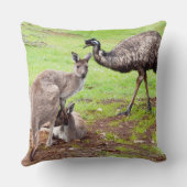 「ありそうもない仲間:カンガルーとEMUの友情」 クッション (裏面)