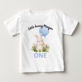 あるうさぎは1歳のシンプルでかわいい男の子の誕生日 ベビーTシャツ (正面)
