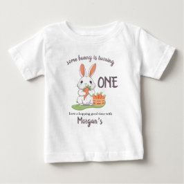 あるウサギは1歳の男の子女の子の1歳の誕生日 ベビーTシャツ