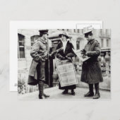 あるサフラジェットが新聞を2人に売っている ポストカード (正面/裏面)