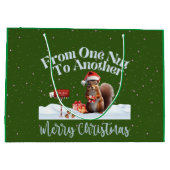 あるナットから別のナットへのクリスマスリス ラージペーパーバッグ (裏面)