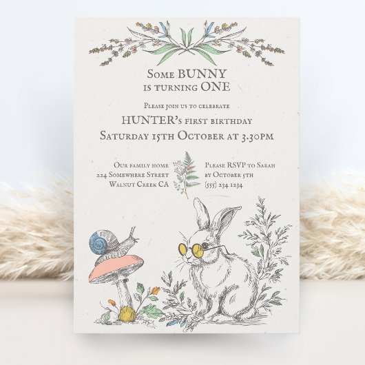 あるバニーが一国の素朴な森を回している 招待状