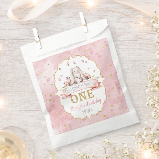 あるバニーが1歳の誕生日を迎える フェイバーバッグ (クリップ留めされた状態)